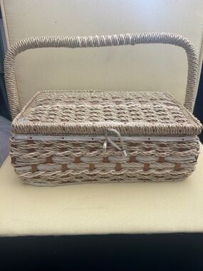 Vintage Woven Seagrass sewing Basket with Handle - Natural Beige